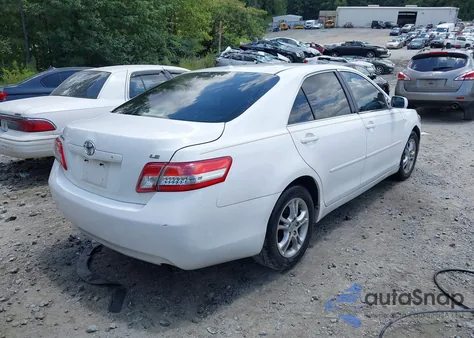 2010 Toyota Camry Le z USA, uszkodzony, nr VIN 4T1BF3EK2AU534951